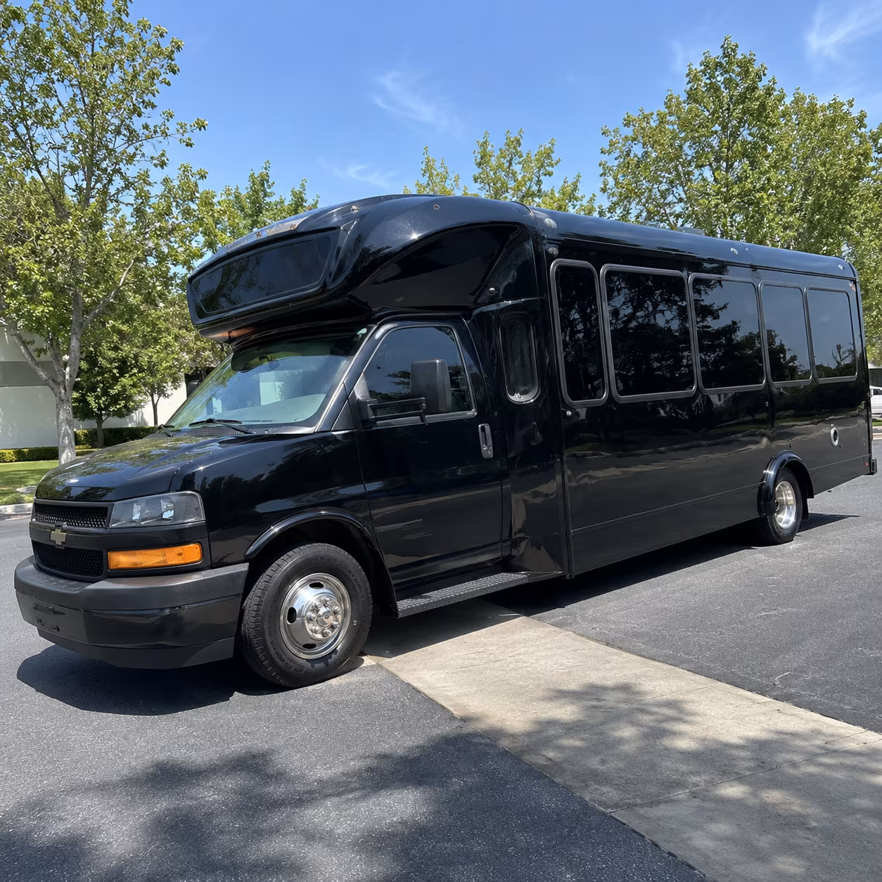 redding 15 passenger party bus
