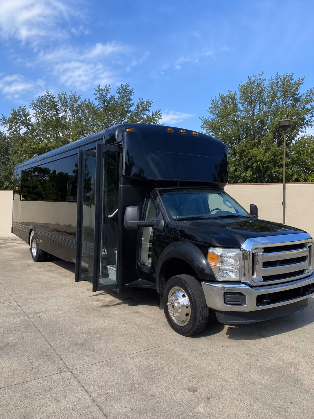 redding 20 passenger party bus