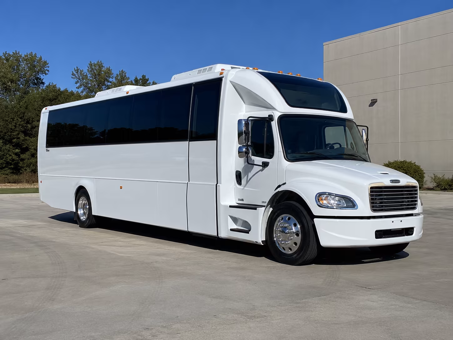 redding 28 passenger party bus